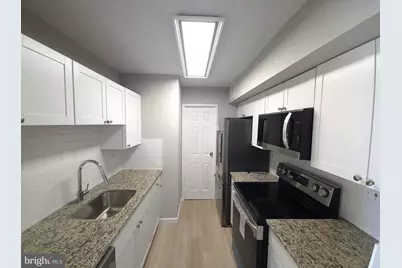 666 W Germantown Pike #2409, Plymouth Meeting, PA 19462 - Photo 2