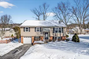 8 Red Cloud Cir, Royersford, PA 19468 - Photo 2