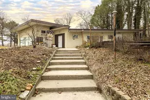 587 Moreland Rd, Huntingdon Valley, PA 19006 - Photo 2