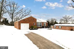 910 Edann Rd, Oreland, PA 19075 - Photo 2