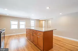 329 Hillcrest Ave, Conshohocken, PA 19428 - Photo 12