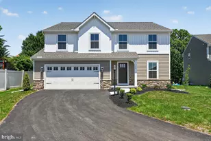 764 Fawn Way, Pennsburg, PA 18073 - Photo 1