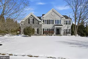 727 Sourwood Ln, Collegeville, PA 19426 - Photo 2