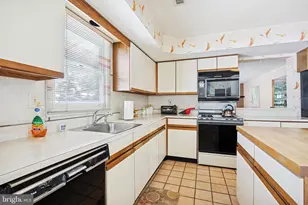 1733 Brittany Dr, Ambler, PA 19002 - Photo 10