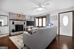 211 Spring Mt Rd, Schwenksville, PA 19473 - Photo 2