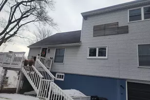 2037 Harts Ln, Conshohocken, PA 19428 - Photo 2