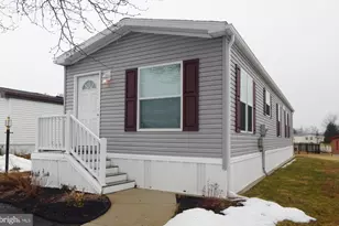 124 Parkside Ct, North Wales, PA 19454 - Photo 2