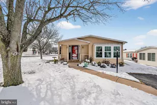 11 Oakplace Ct W, Harleysville, PA 19438 - Photo 1