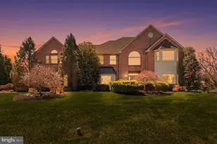 2594 Hillcrest Dr, Lansdale, PA 19446 - Photo 2