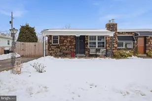 1315 Hillcrest Rd, Conshohocken, PA 19428 - Photo 2