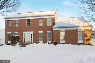 218 Hazeltine Cir, Blue Bell, PA 19422 - Photo 2