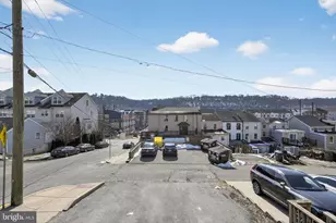 389 E Hector St, Conshohocken, PA 19428 - Photo 6