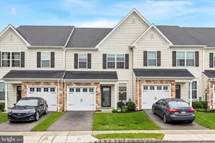 425 Cherry Blossom Ln, Norristown, PA 19403 - Photo 2