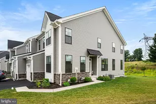 49 Tamarack Cir, Eagleville, PA 19403 - Photo 2