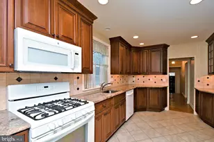 23 Carriage Ln, Norristown, PA 19401 - Photo 16