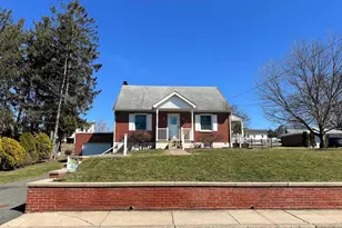 1062 Jefferson St, Red Hill, PA 18076 - Photo 2