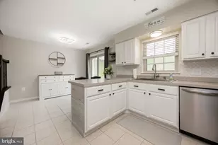 420 Oaktree Ct, Pottstown, PA 19464 - Photo 16