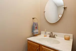 1537 Meadowview Dr, Pottstown, PA 19464 - Photo 10