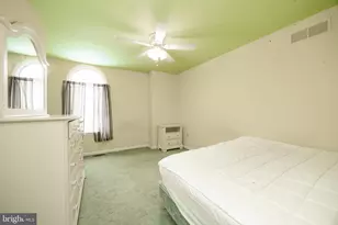 1537 Meadowview Dr, Pottstown, PA 19464 - Photo 16