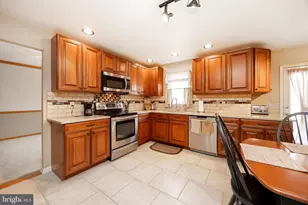 1537 Meadowview Dr, Pottstown, PA 19464 - Photo 4