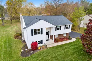 106 Hawthorne Dr, North Wales, PA 19454 - Photo 2