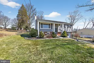 1669 Briarwood Ln, Pottstown, PA 19464 - Photo 4