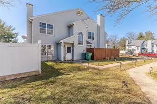 41 Bark Hollow Ln, Horsham, PA 19044 - Photo 2