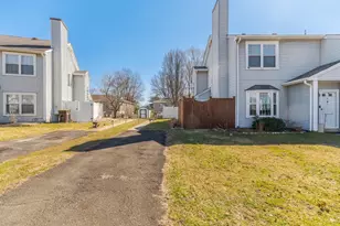 41 Bark Hollow Ln, Horsham, PA 19044 - Photo 4