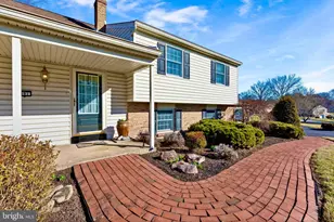 891 Spruce Ln, Harleysville, PA 19438 - Photo 2