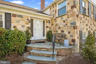 1721 Sherwood Cir, Villanova, PA 19085 - Photo 2