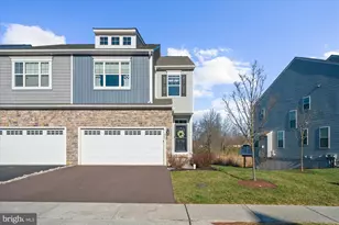 312 Ridgewood Dr, Royersford, PA 19468 - Photo 2