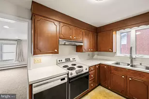 241 W King St, Pottstown, PA 19464 - Photo 12