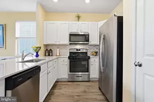 876 Still Waters Ln, Pennsburg, PA 18073 - Photo 8