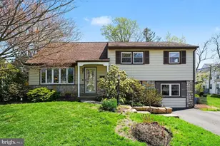 256 Woodlawn Dr, Lansdale, PA 19446 - Photo 2