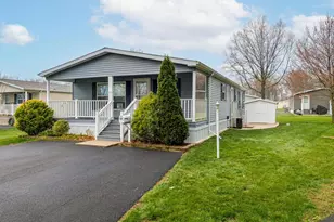 22 Holiday Ave, Hatfield, PA 19440 - Photo 2