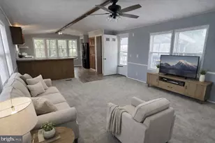 910 Lakeview Dr, Green Lane, PA 18054 - Photo 10
