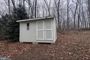 910 Lakeview Dr, Green Lane, PA 18054 - Photo 4