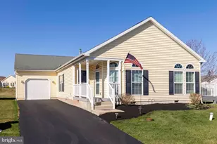 411 Dandelion Dr, Blue Bell, PA 19422 - Photo 2