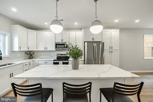 523 Grove St, Bridgeport, PA 19405 - Photo 2