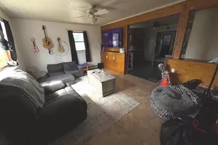 321 W Chestnut St, Pottstown, PA 19464 - Photo 2