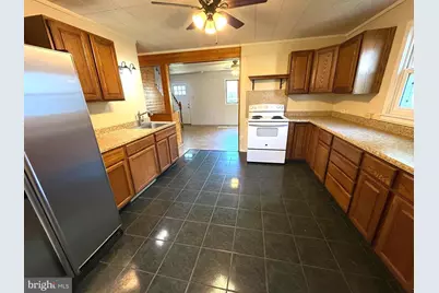 321 W Chestnut Street, Pottstown, PA 19464 - Photo 6