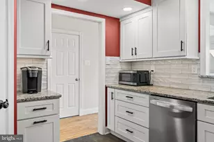 671 Daisy Ln, Pennsburg, PA 18073 - Photo 10