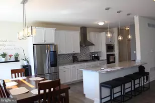 201 Hampton Ct, Harleysville, PA 19438 - Photo 2