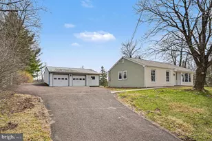 305 Green Hill Rd, Telford, PA 18969 - Photo 2