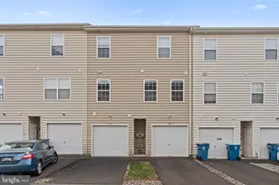 2062 Berkeley Dr, Pennsburg, PA 18073 - Photo 16