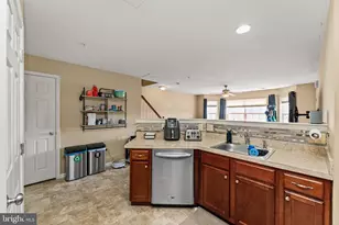 2062 Berkeley Dr, Pennsburg, PA 18073 - Photo 10