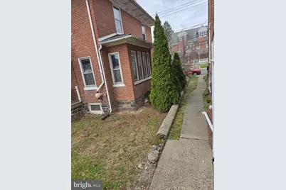 102 W Broad Street #1 ST FLOOR APRTMENT, Souderton, PA 18964 - Photo 4