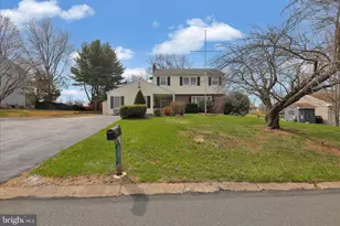 324 Bow Ln, Gilbertsville, PA 19525 - Photo 2