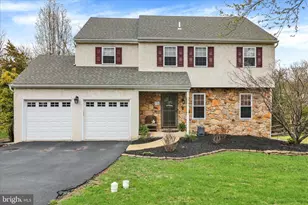 2381 Heather Ln, Pottstown, PA 19464 - Photo 2