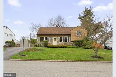 42 Lincoln Ln, Conshohocken, PA 19428 - Photo 2